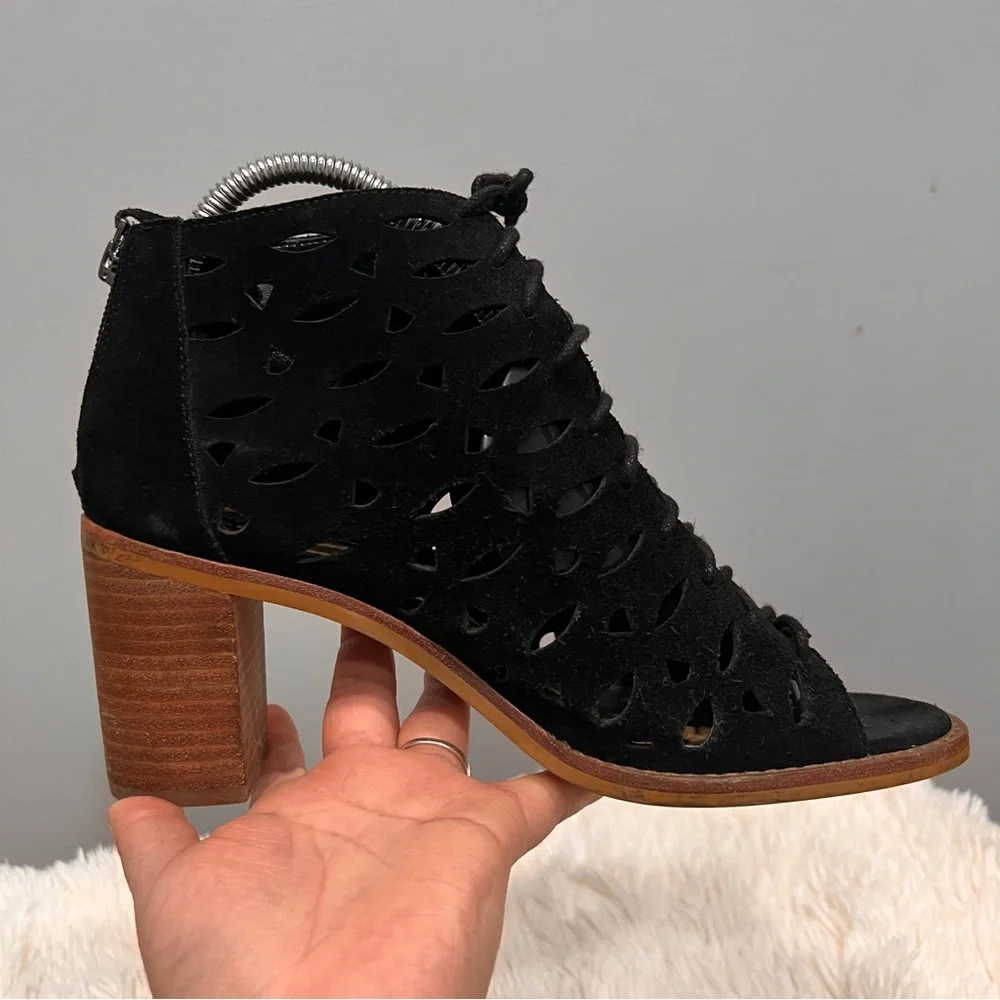 Gianni‎ Bini cut-off sandals size 8.5